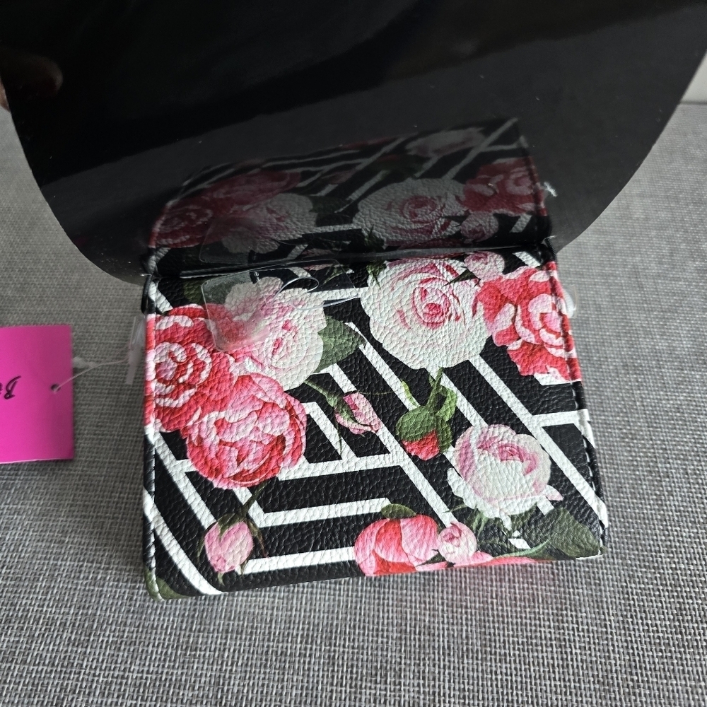 New Betsey Johnson Floral Black Pink Trifold Small ID Credit Card Wallet Purse - Picture 7 of 7